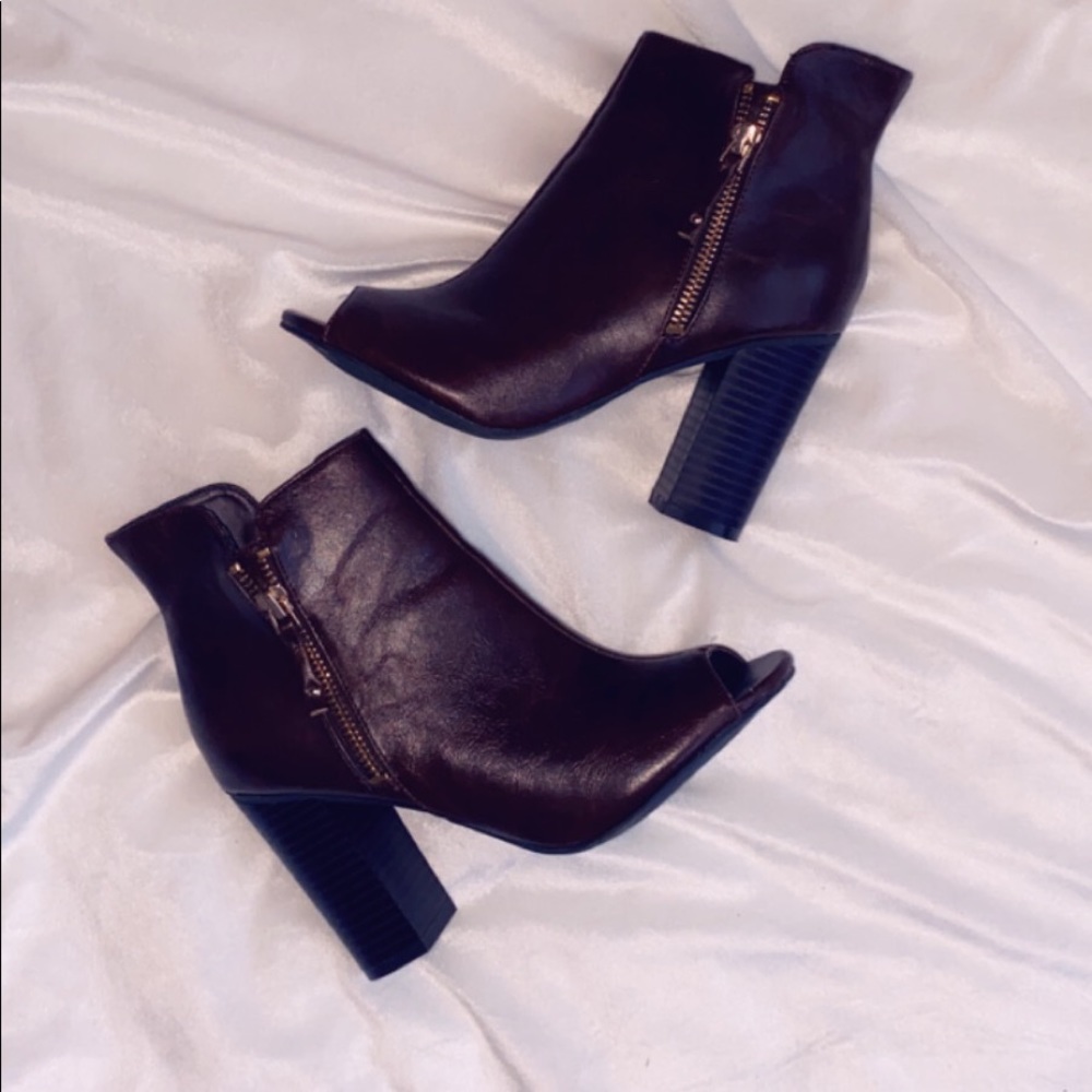 Bamboo brown booties size 5.5
